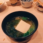 居酒屋 狂 - 新若芽とお豆腐のお味噌汁