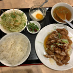 鴻元食坊 - 夕食セットの油淋鶏 864円
