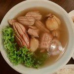 Song Fa Bak Kut Teh The Centrepoint - 腎臓バクテー。胡椒とニンニクでパンチが利いていて、ご飯が進む食べる系スープ。