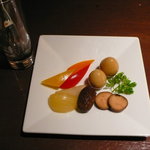 BAR Too - 上品なピクルス。うずらのピクルスというのもなかなか美味。