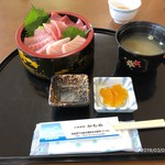 Oshokujidokoro Kamome - まぐろ丼￥2800(税込) 赤身と中トロと大トロの三種類が乗ってます。