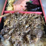 駅弁屋 - あがの姫牛と焼き鮭弁当
¥1200