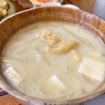 とんかつ一幸 - 自家製白味噌を使ったお味噌汁‼️
      最高です‼️＼(^o^)／