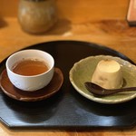 とんかつ一幸 - 食後のデザート…ババロア…
      コーヒーの香りがして、甘み控えめで最高です❗️v