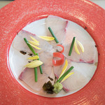 なだ万 - カンパチカルパッチョとあったが、なんか昆布締めっぽい新鮮な刺身だった。美味いっ