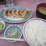 味の丸嘉 - 料理写真:肉餃子定食・豚汁付き