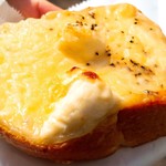 パン・オ・トラディショネル - よくばりチーズトースト