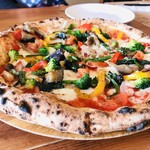 アモーラ ピッツァ - 野菜たっぷりピザ