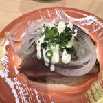 Sushi Douraku - カツオのカルパッチョ１３０円。バジルドレッシングのようなものがかけられていましたが、不要だと感じました。。。それなりには、美味しかったです(^｡^)