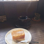 Momoharu - 蜜りんごとシナモンのパウンドケーキ、百春ブレンド
