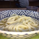 うどん さか枝 - しっかりした太さでいて女麺
      余計な薬味なんていらない