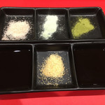 から揚げ屋 トリロー - 調味料（梅塩、わさび塩、抹茶塩、ソース、ガーリック、ゆずぽんず）