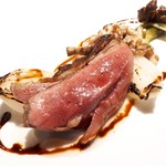 レフェルヴェソンス - 「海の神　山の神～鳩の炙り焼き、本枯れ節のソースと新玉ねぎのガストリック、三種の穀物と蕗の薹」見事な火入れ❗