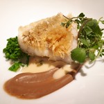 レフェルヴェソンス - 「歓喜～甘鯛の鱗焼き、蛍烏賊のピュレとブールブラン、菜の花と種漬花、山椒のオイル」