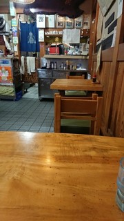 やなぎ家 - 店内厨房方向。