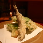 鎌倉ふくみ - ワカサギ、つぼみ菜、アブラナの天ぷらアップ