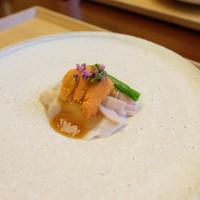 青山　仁 - ハマグリとうるい、ウニでスタート