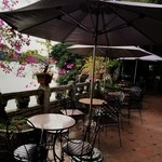 Dinh Lang Thuy Ta - テラス席