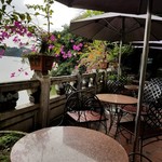 Dinh Lang Thuy Ta - テラス席