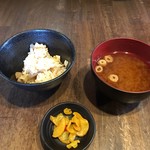 Zumberaya - セルフの炊き込みご飯、漬物、赤だし