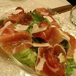 Bistrot Enry. - 生ハムとチーズの相性抜群！サラダ仕立て