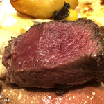 北島亭 - 蝦夷鹿のロースト。断面。