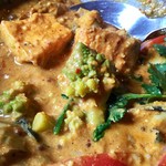 スプーンソング - 【牡蠣と厚揚げのカレー ～ケーララ＆ベルベレのダブルスパイス仕立て～ 1,300円】ロマネスコや厚揚げなど…