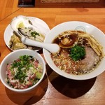 麺屋 六感堂 - はまぐりブラック＋ネギトロ丼＋真牡蠣ポン酢