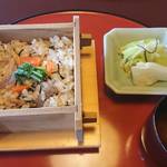 東京 芝 とうふ屋うかい - ひじきご飯、味噌汁、香の物