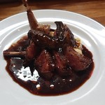 Cucina Italiana e Gastronomia CICCIO - 鳩ロースのロースト モモ肉のソーセージ仕立て赤ワインソース