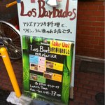 ロス・バルバドス - 立て看板