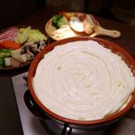 koshitsuwachi-zuryourisemmontenwachiizukoubou - ふわふわチーズ鍋
      チーズフォンデュの具材と豚しゃぶのセット