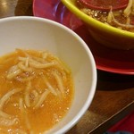 ラーメン イエロー - 生卵につけ麺風で