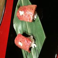 焼肉 綾小路 - 炙りサーロインの握り♪