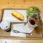 CAFE de METRO - モーニングAセット500円玉子コッペ、ホットコーヒー、バルバレスコ リヴァータ 30ml 300円