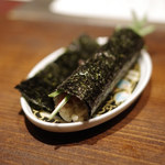 欧割烹 清水 - 阿蘇産沢庵古漬、煎胡麻、セルバチコの細巻き