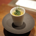 欧割烹 清水 - 糸島産蕪のパンナコッタ コンソメジュレ 鮫卵
                                 