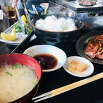 味源 - 3人ともお肉2人前の定食に♡