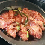 味源 - ハラミ2人前
      1人ずつお肉は盛ってもらいます
      全部一緒にも盛ってくださいますが…各自で焼くために1人分ずつ(//∇//)