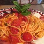 Spaghettini with ripe tomatoes and basil