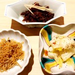 新ばし 星野 - 三種の神器に見えちゃうお供の名作三品
      ご飯を唆る
      舌を惑わす
      これだけで何杯も行けそう