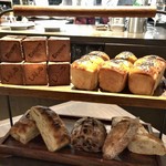 sincere - ワゴンのパンより取り見取り！