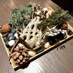 sincere - 小菓子：マカデミアナッツのトリュフ ほうじ茶のシュークリーム 味噌の燻製チョコレート