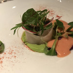 ビュー＆ダイニング コトシエール - 昆布〆した春の魚のマリネ 季節の豆のクーリ 爽やかなジュレとフルーツトマトのヴィネグレット キャビア添え