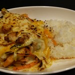 韓国家庭料理 優韓 - ダッカルビ丼。