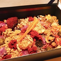 レストランエール - ①花束：ビーツ、人参、椎茸のドライ野菜様