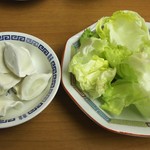 北京菜館 天香茶屋 - レタスと水餃子の追加