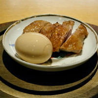 寛幸 - 名古屋コーチンの燻製、半熟卵