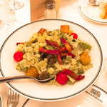 Smith & Wollensky - ウォーレンスキー・サラダをふた皿取り、五人で分ける。