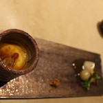 厨翠山   - 突出し　金目鯛とぺころすの煮付け　
      （一○一、マイルドシーソルト）　　
      
      フォアグラの風味がたまりません♡